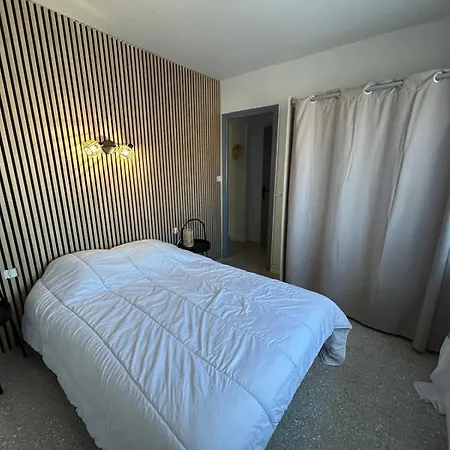 Апартаменты T2 A 50 M De La - 4 Personnes - Rez-de-chaussee *